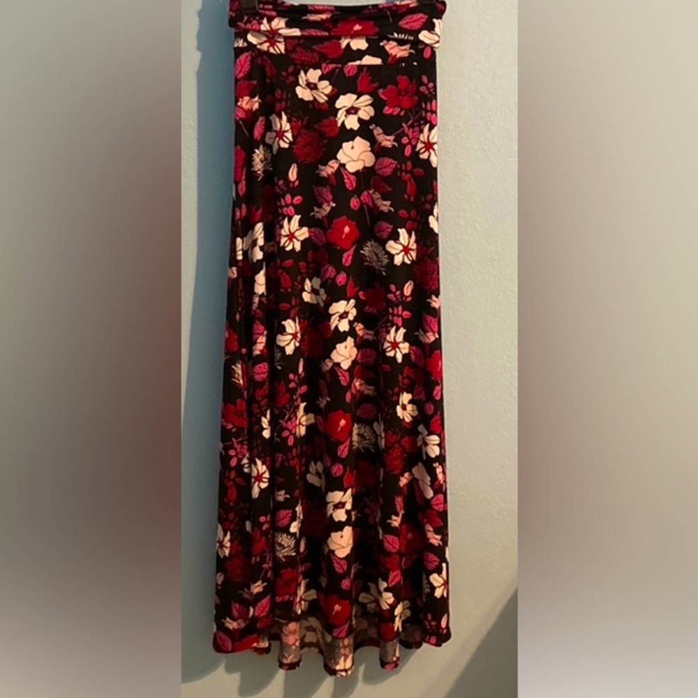 The brand is lularoe skirt but it can also be used as a dress, it has been worn.